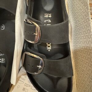 NIB Birkenstock Milano Big Buckle Black Oiled Leather Regular Width size 39